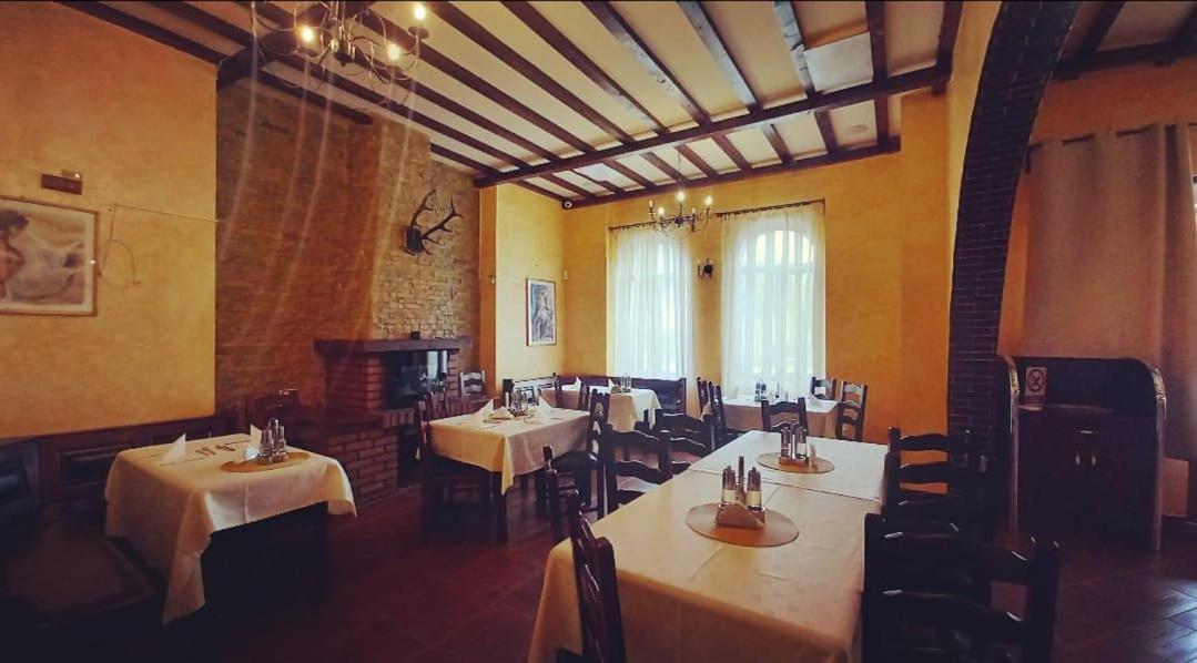 Отель Restaurant Casa Miorita Буштени Экстерьер фото